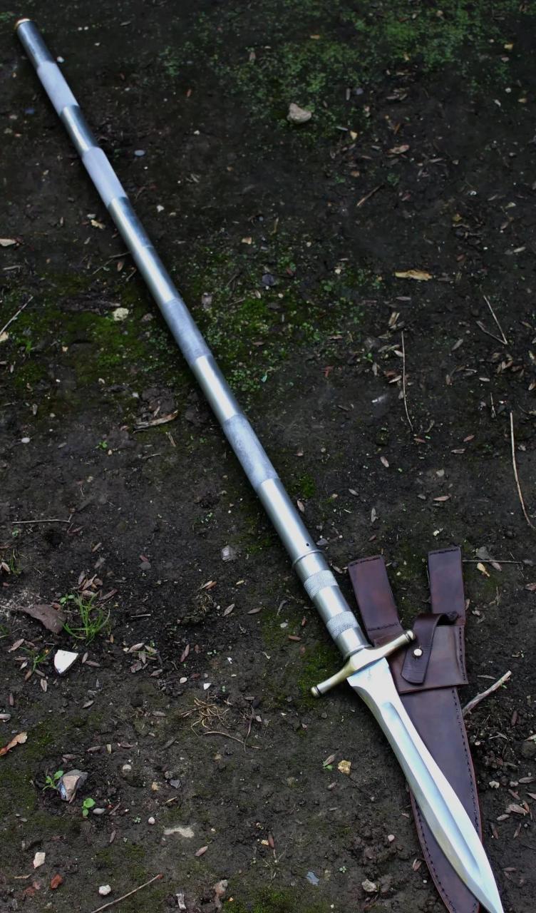 冰与火之歌里,劳勃打猎时用的就是这样一柄矛!