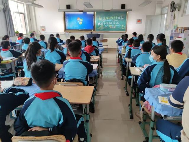 塘沽馨桥园小学开展"依法保护秋季候鸟 共建和谐美丽滨城"主题宣传