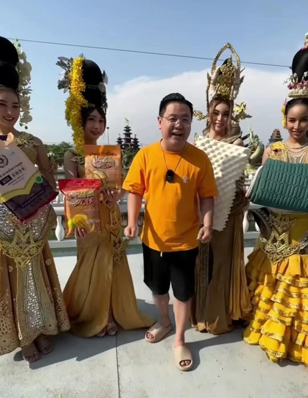 网红大logo到泰国请总理吃晚餐,一个亿都值,他信只露面了半小时