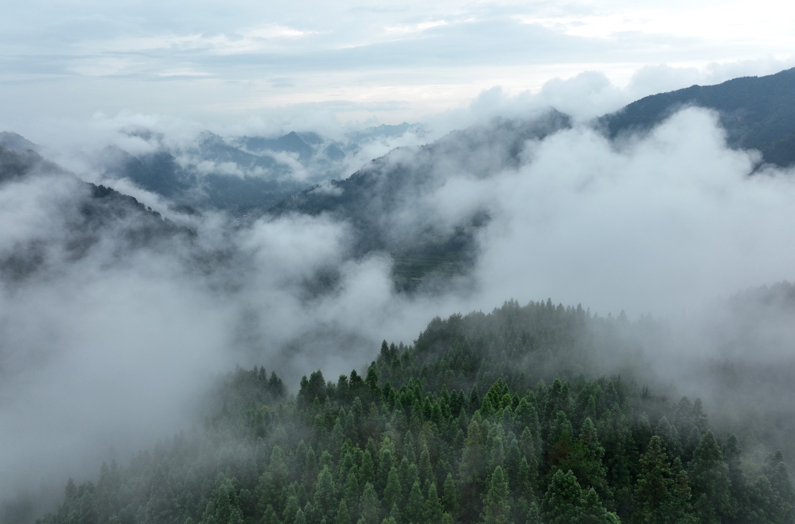 空中看丹寨|雨后山乡云雾缭绕 风景美如画