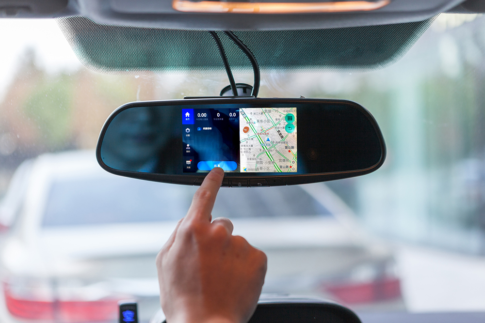 快看|上海出租车升级触摸智能后视镜,司机可一键接单