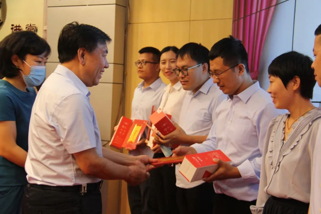 唐山市开滦第一中学举行庆祝第38个教师节大会