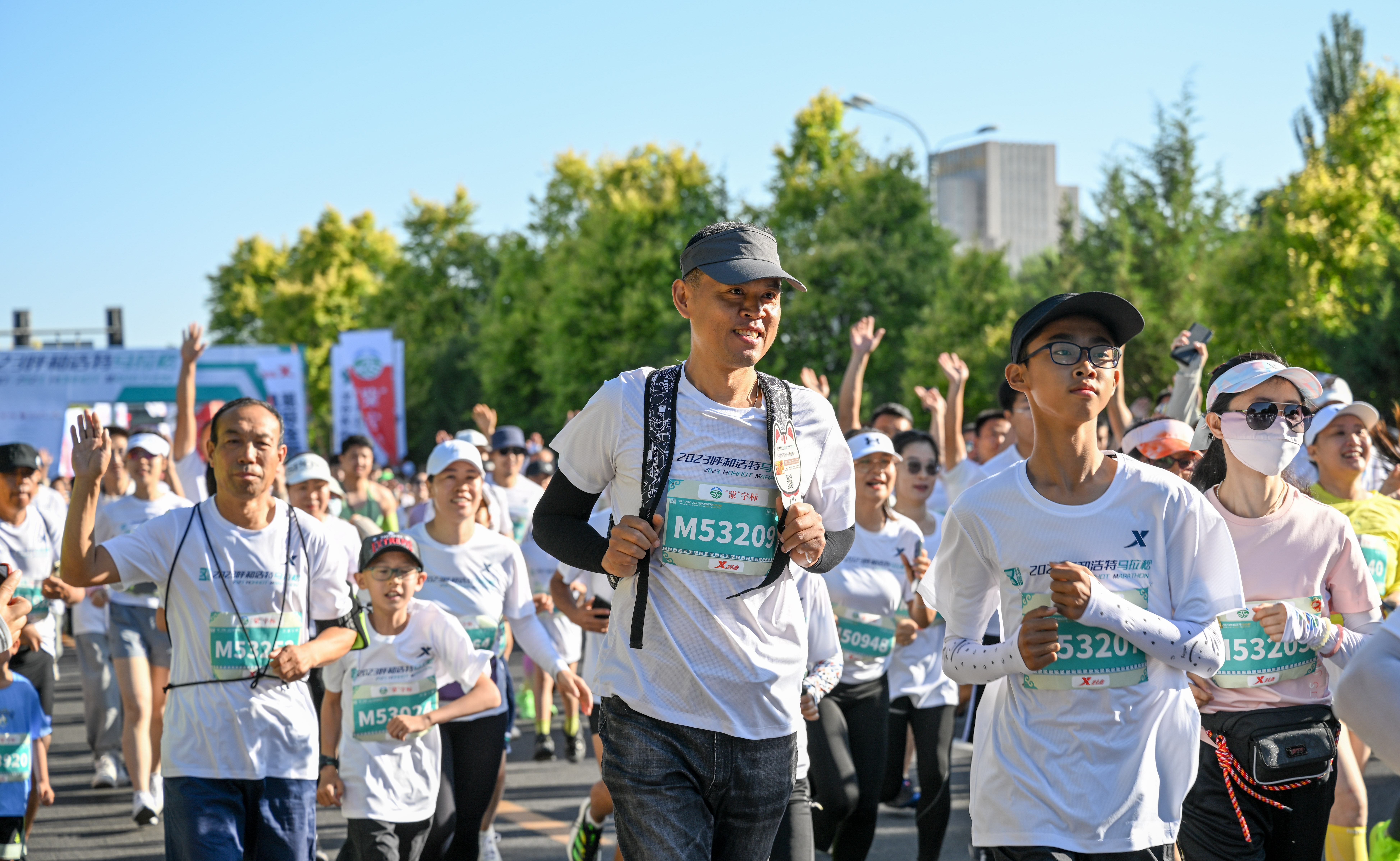 马拉松——2023呼和浩特马拉松鸣枪开跑
