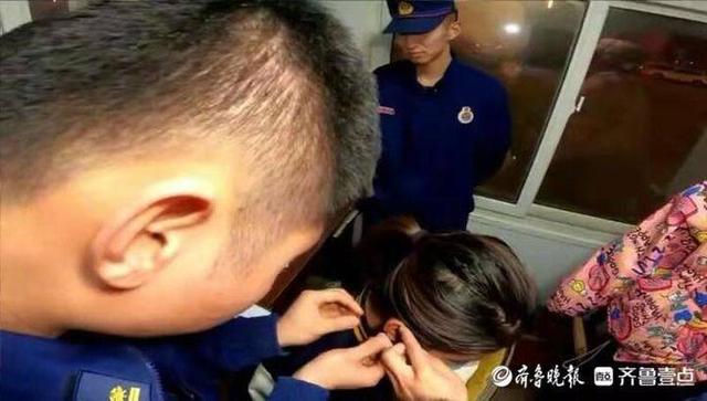 情人节,济南一女孩被耳钉卡住,向消防员求助