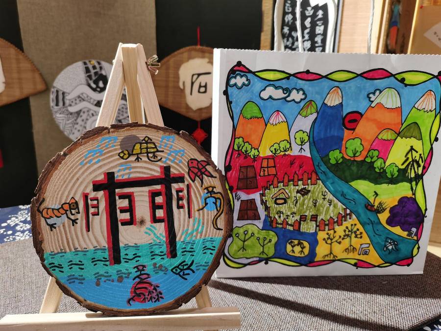 真会玩!这所学校孩子们用甲骨文作画
