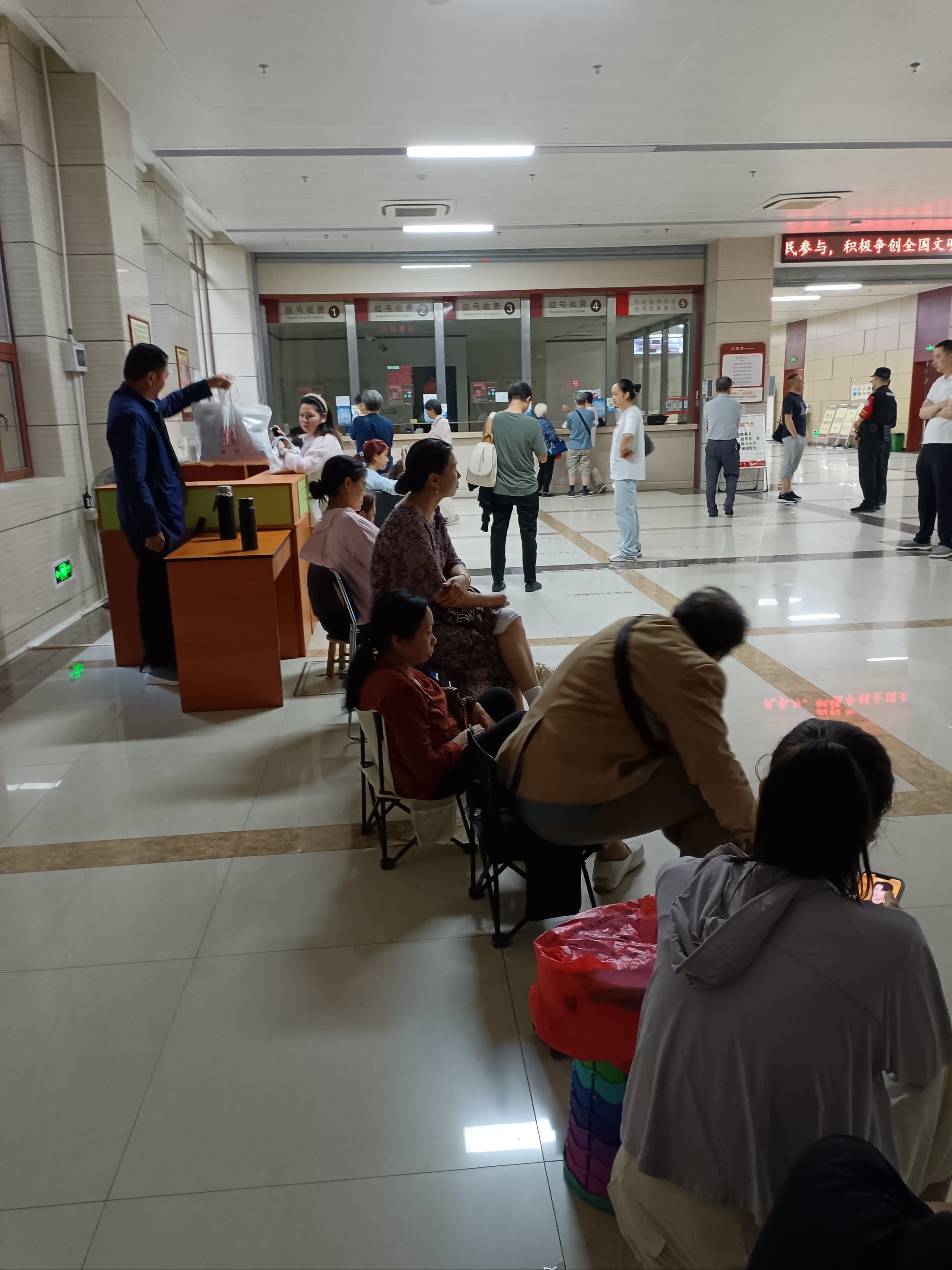 关于东直门医院医院排队代办挂号住院期间贴心照料，舒心接受治疗的信息
