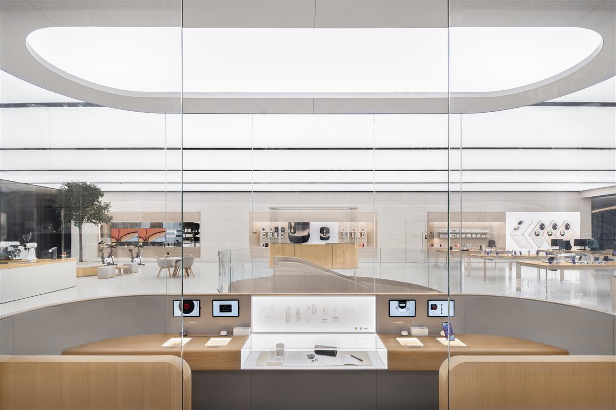 华中最大华为旗舰店开业近百位消费者排队尝鲜