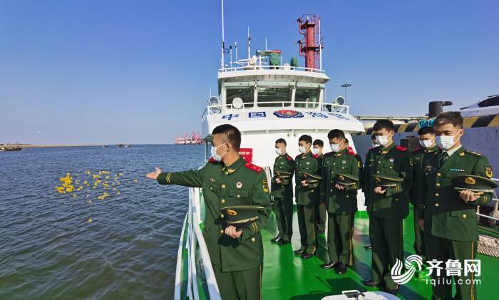 春风白花寄哀思 潍坊海警局举行清明悼念活动