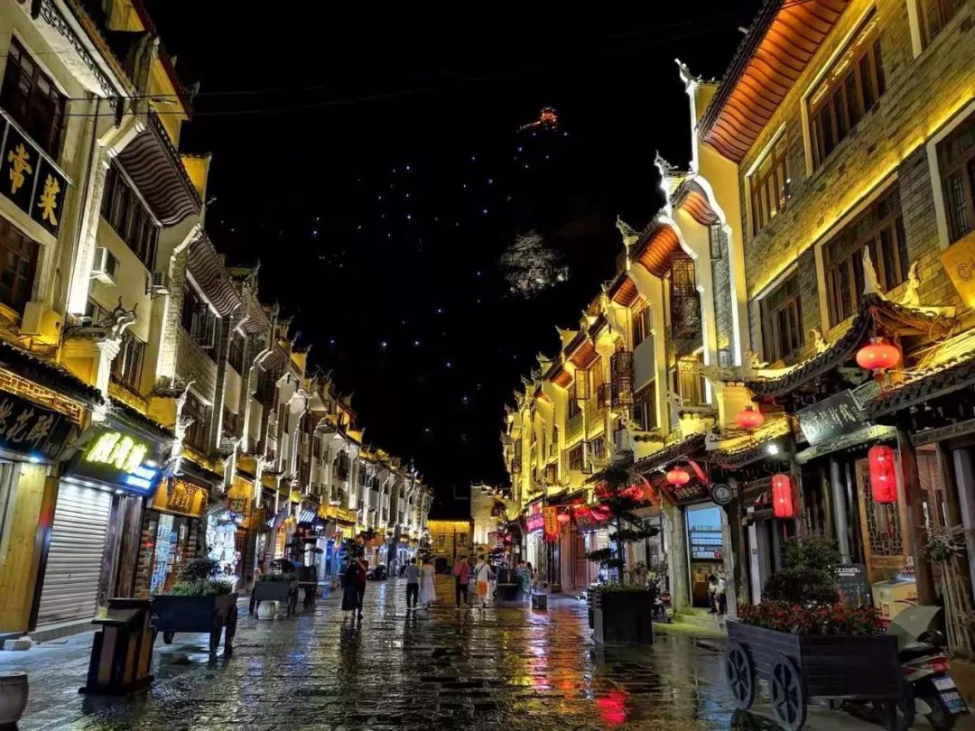 告诉李白这个三月不用下扬州了我在镇远古城等他