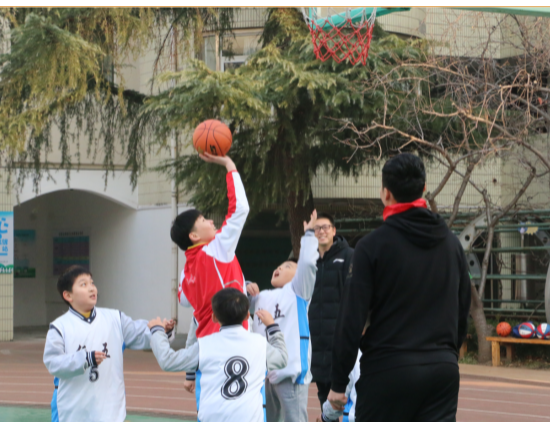 "奥运全运冠军公益行"走进经五路小学