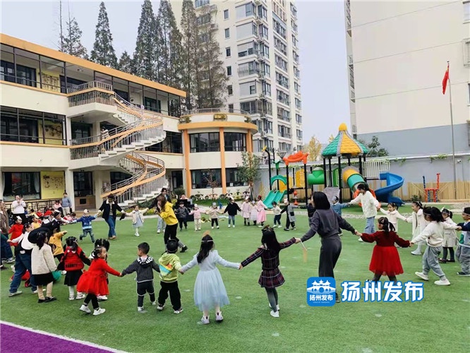 上海一群大学老师,来扬州幼儿园为娃娃上课,是怎样一幅场景?