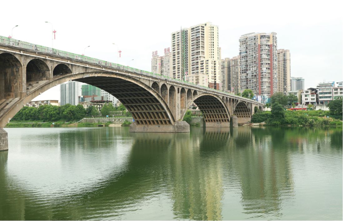 湖南邵阳市双清区:百万鱼苗入春江 养护河流促共生