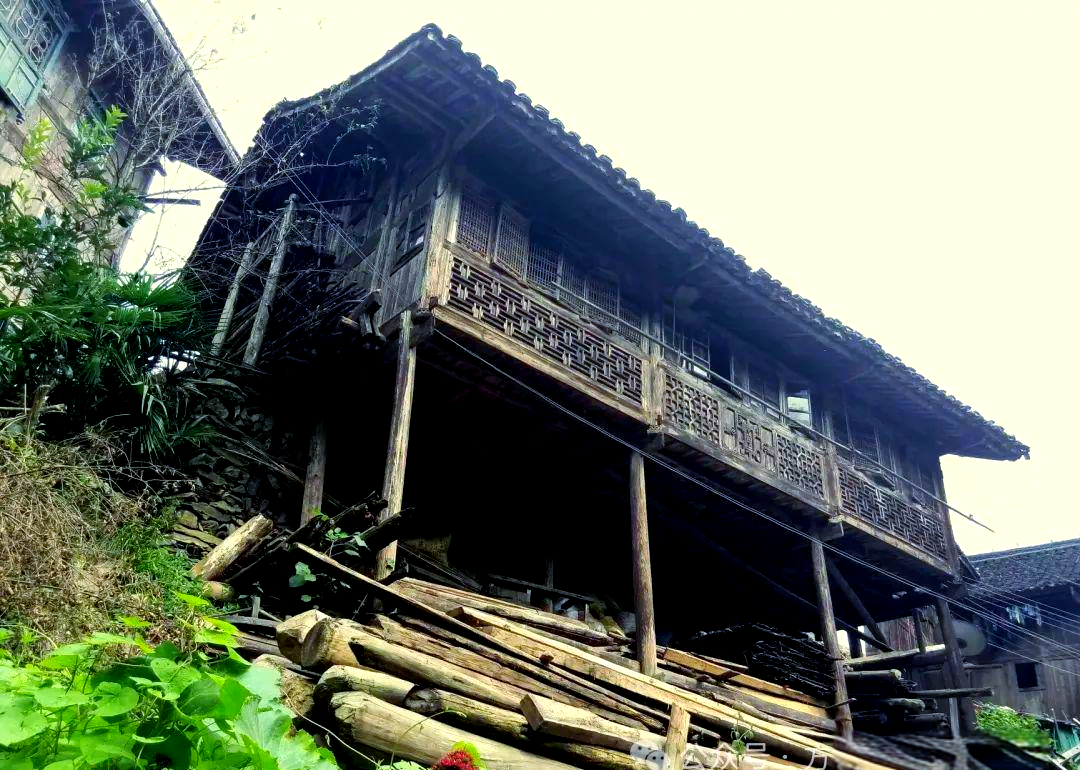 探索苗族建筑:文化内涵与艺术特色的完美交融