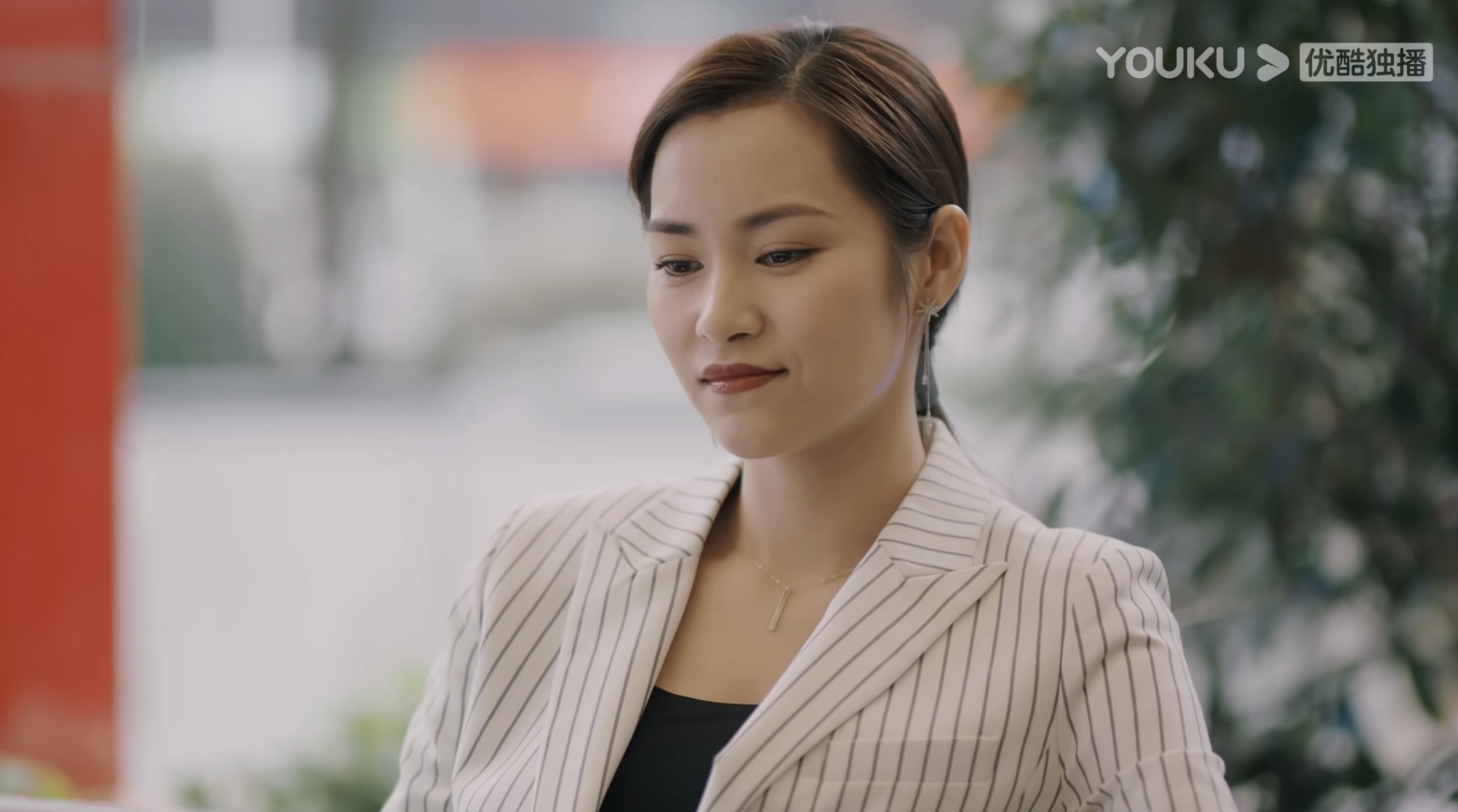 《紧急公关》尹静雅,现代职场精英范儿,成熟女性的魅力真迷人