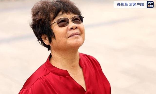 悲天悯人 自觉担负的40后支教奶奶周秀芳