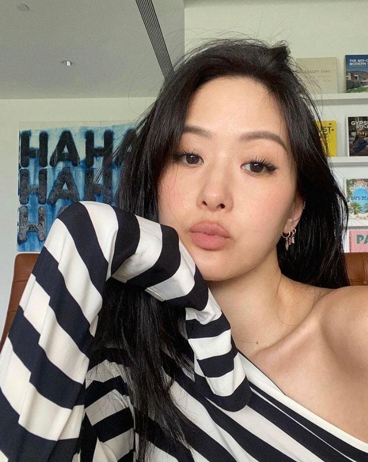 台湾第一名媛孙芸芸,45岁颜值身材完胜23岁女儿