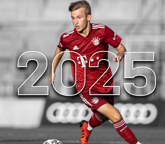 官方:拜仁19岁中场新星托本-莱茵续约至2025,并外租至奥超