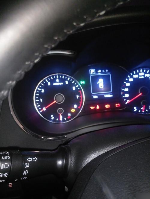 起亚k3仪表盘近光灯图标不亮,近光灯却亮是怎么回事?