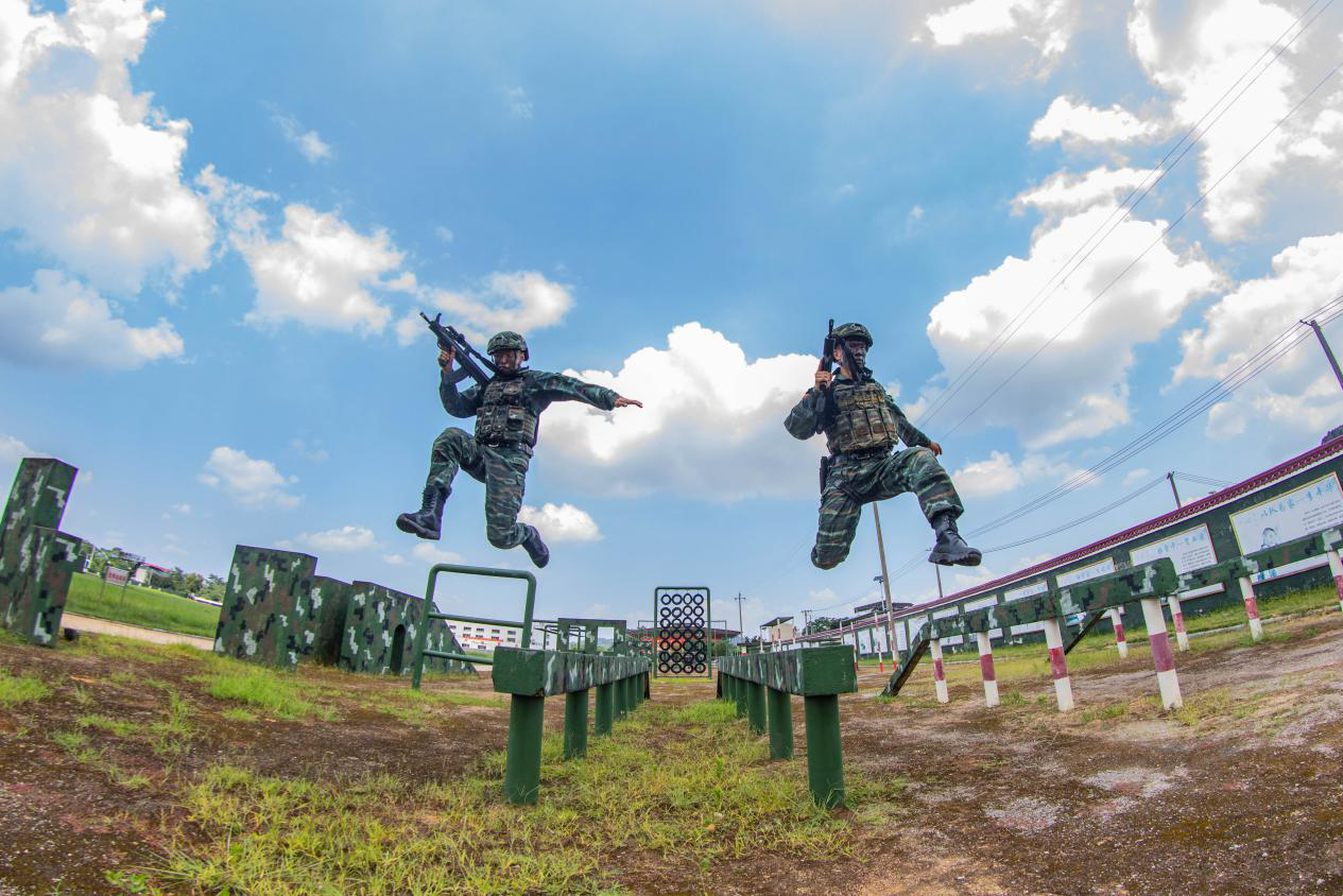 士气高昂!武警官兵盛夏练兵忙