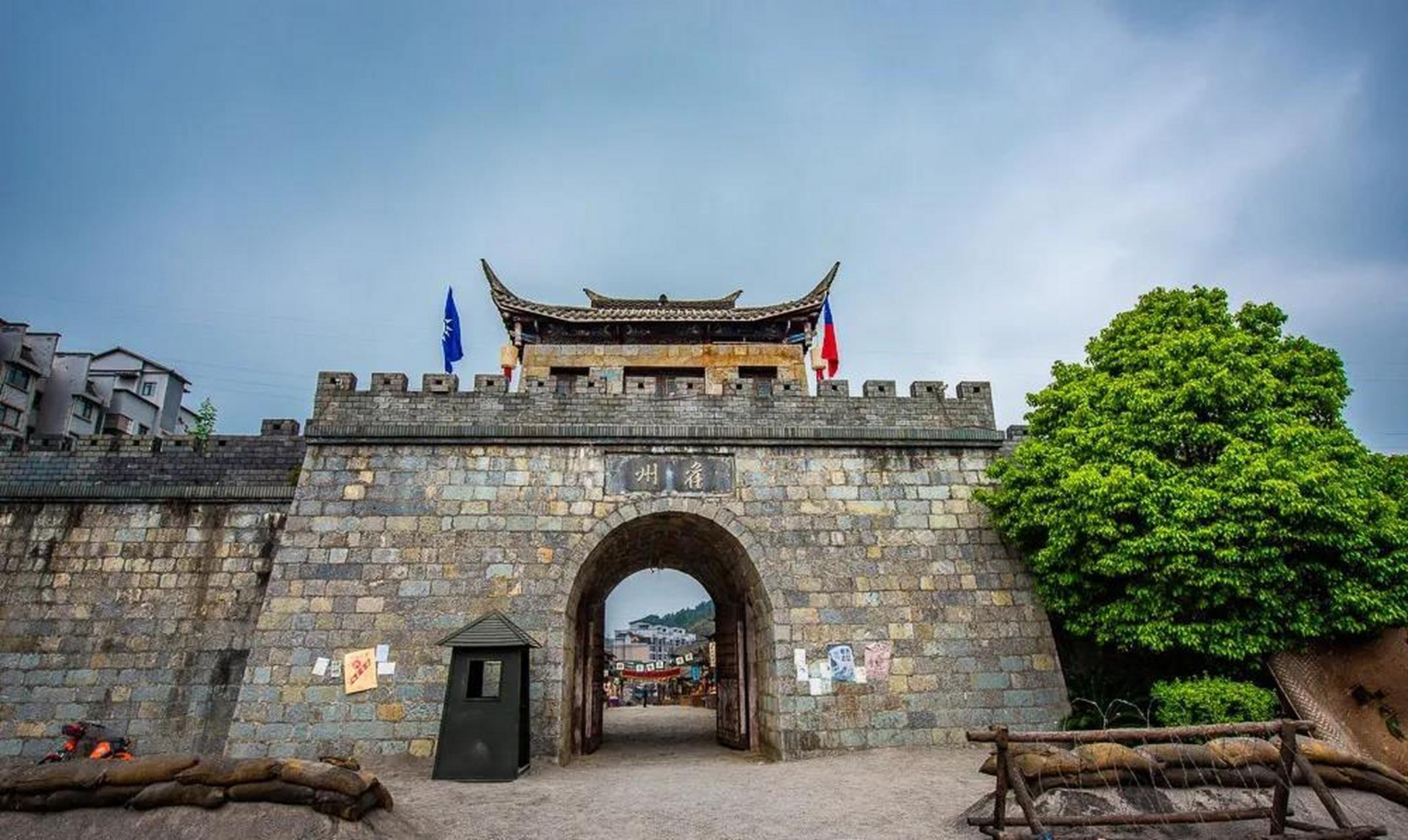 早上从黄果树出发,到达黔西南州晴隆安南古城.