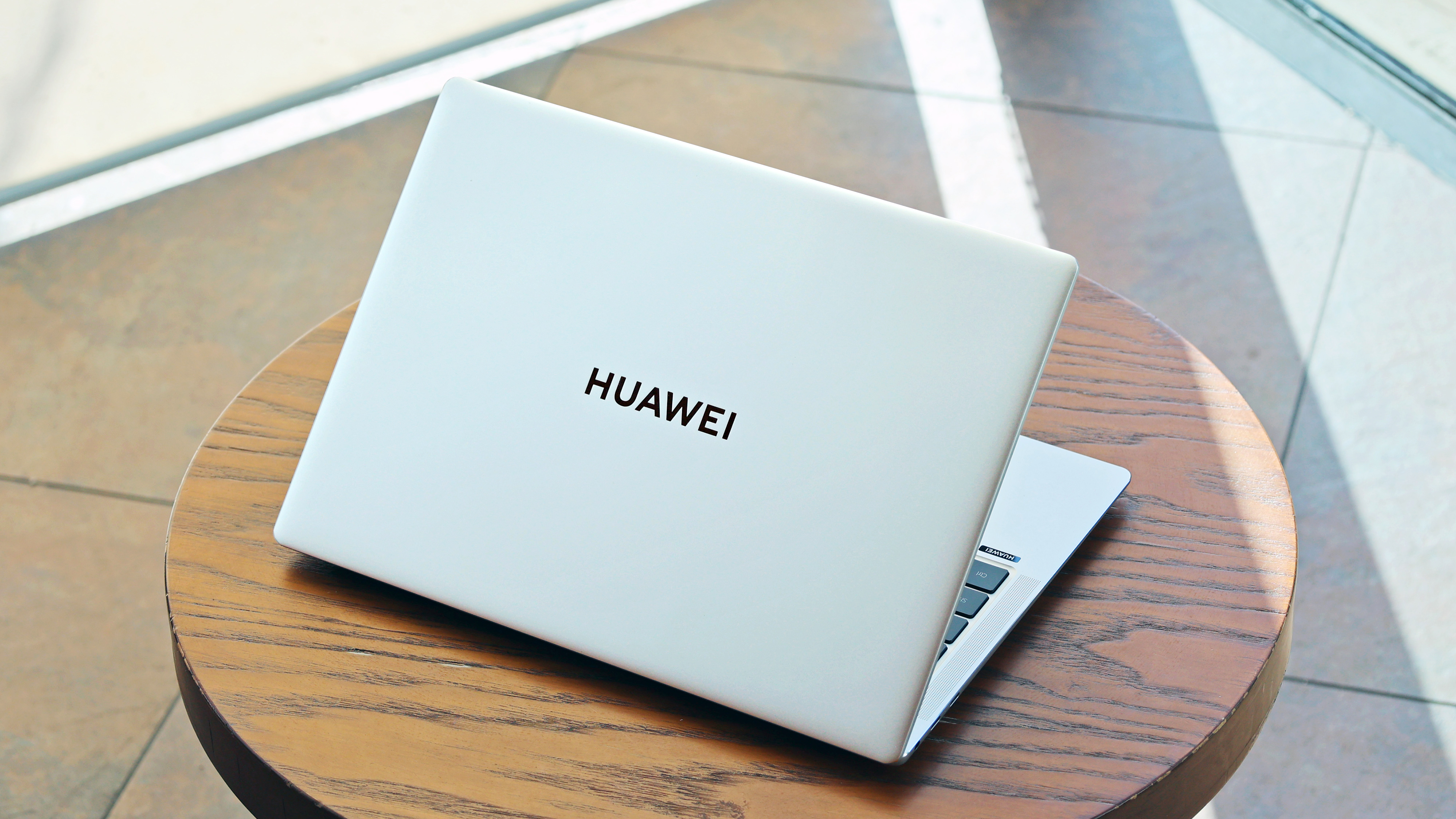 华为matebook x pro 2022款开箱评测:三年磨一剑,颜值确实高