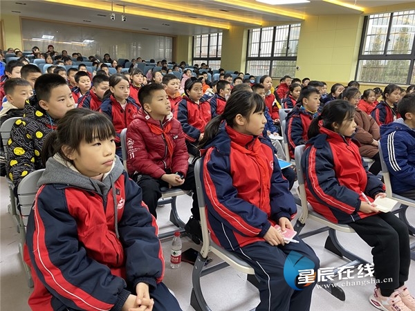 宪法讲座进校园 清水塘小学开展12.4国家宪法日普法讲座活动