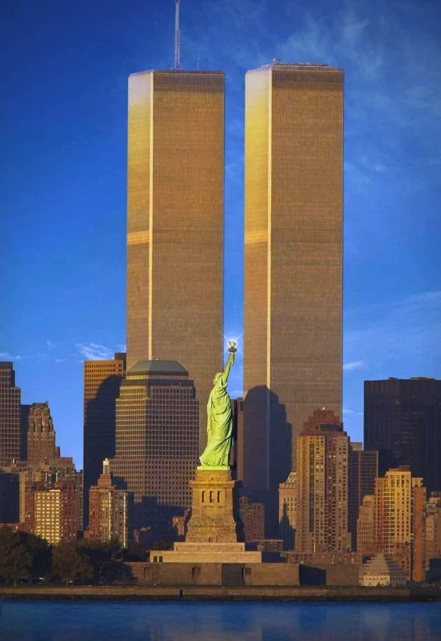 究竟是何原因导致纽约世贸中心双子塔的风水出现问题,进而引发了这场