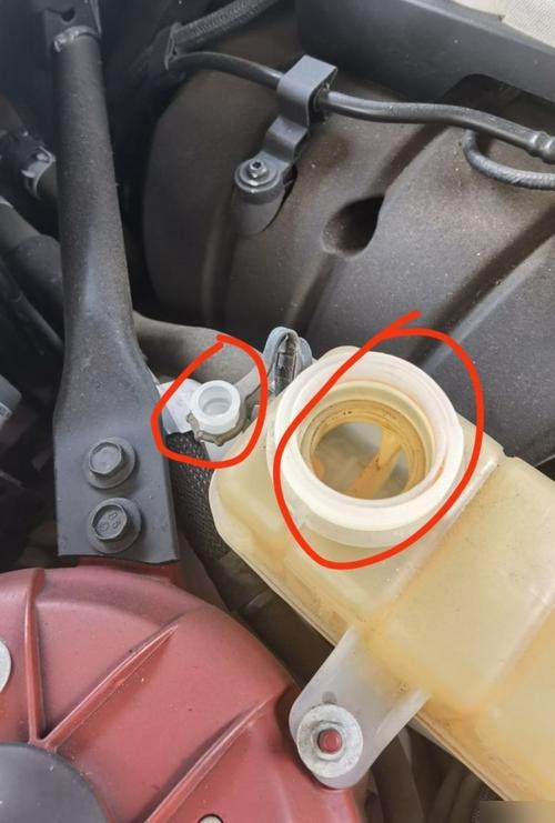 哈佛h2 有防冻液么?防冻液看在哪里的怎么看的