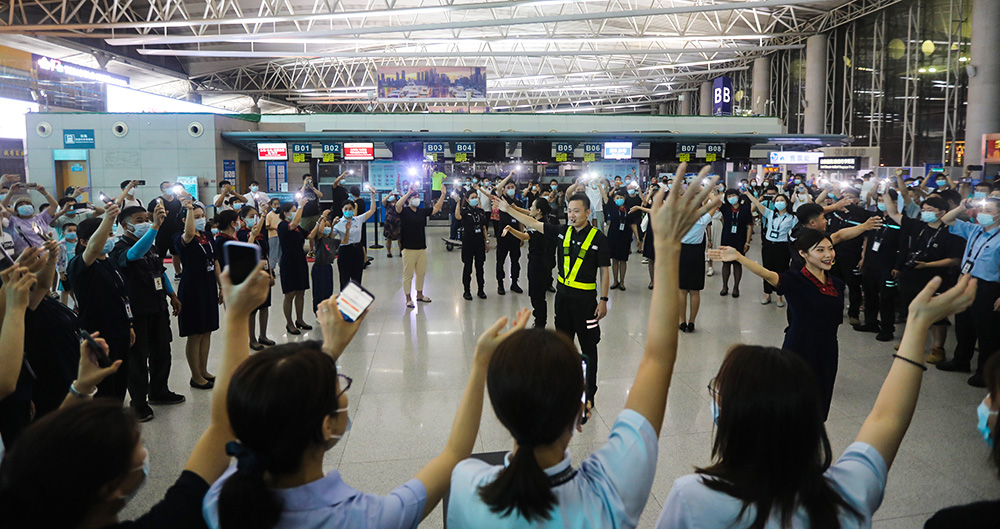 「图集」史上最大规模一次性整体转场:青岛胶东国际机场起航,流亭机场