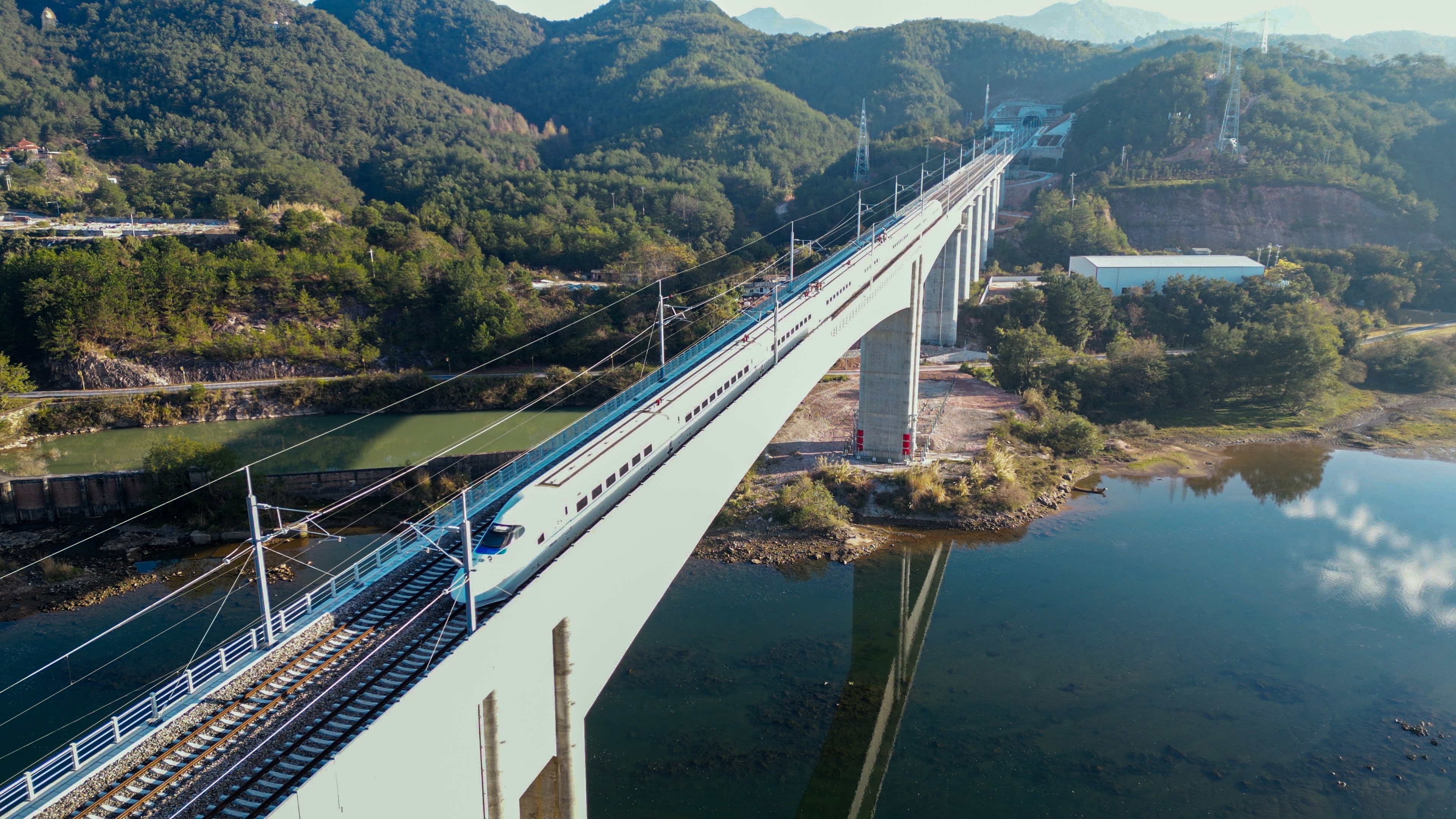 新华全媒 |县县通铁路 闽西再提速——写在龙龙高铁龙武段开通运营之