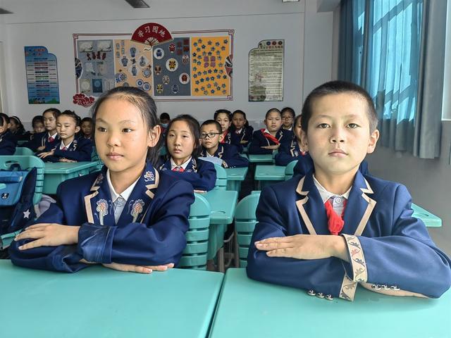 「大敦煌·绝色」"敦煌"穿上身 这样的校服也太好看了