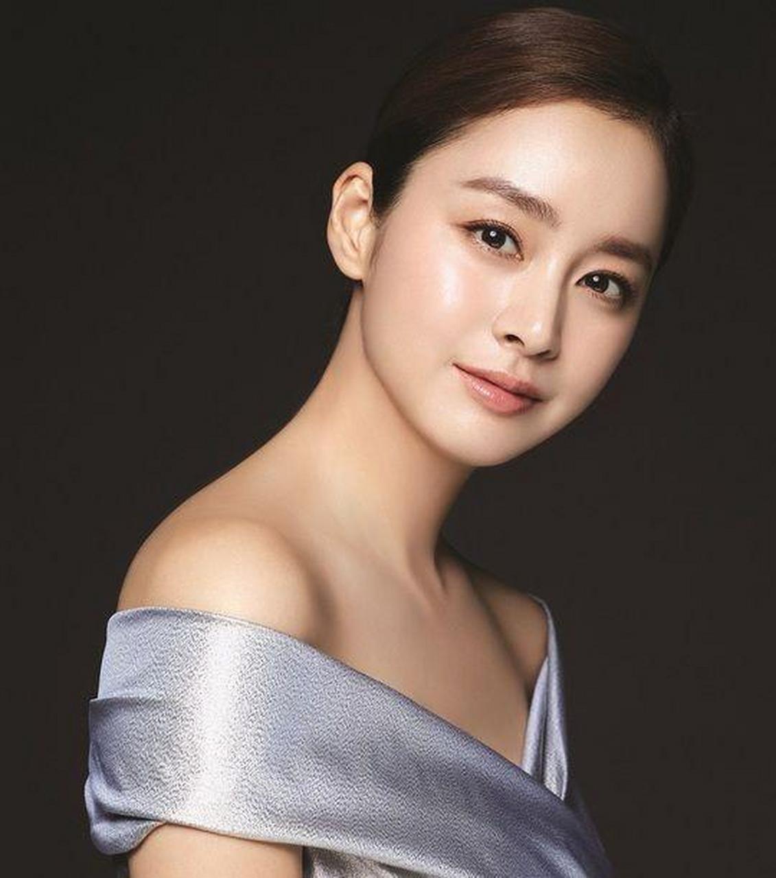 一提金泰熙就想到《天国的阶梯》里的恶毒女二,实在是太漂亮了,导致苏