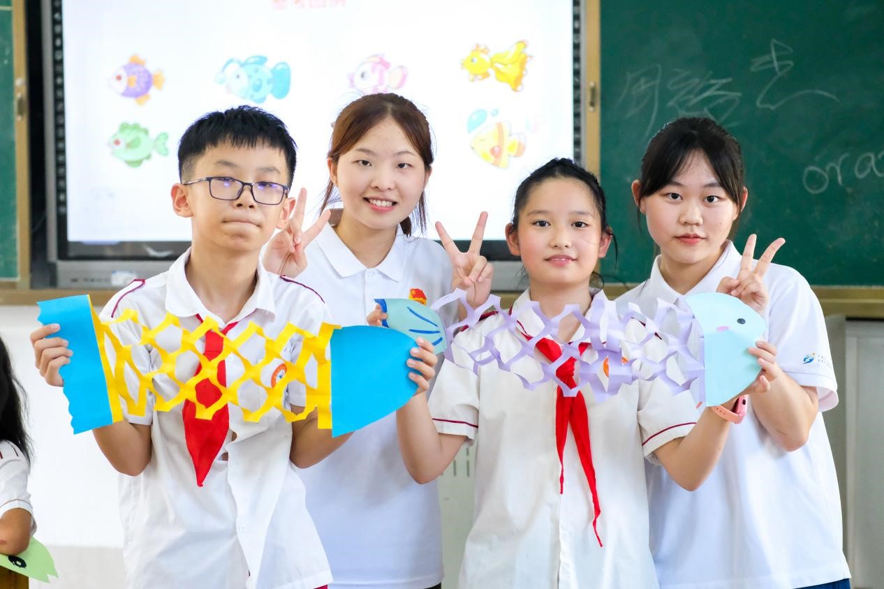 拉花造型多创意,剪纸技艺利传承