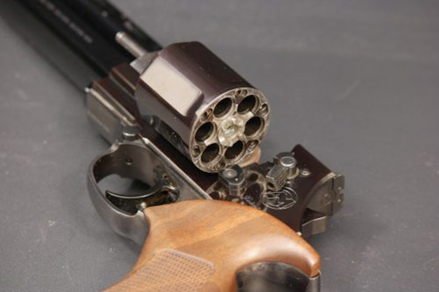 意大利马特巴自动转轮手枪,不走寻常路的设计