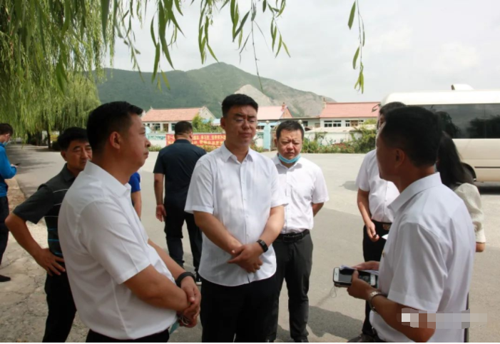 创城在行动四:高雪松检查人居环境整治和创城工作