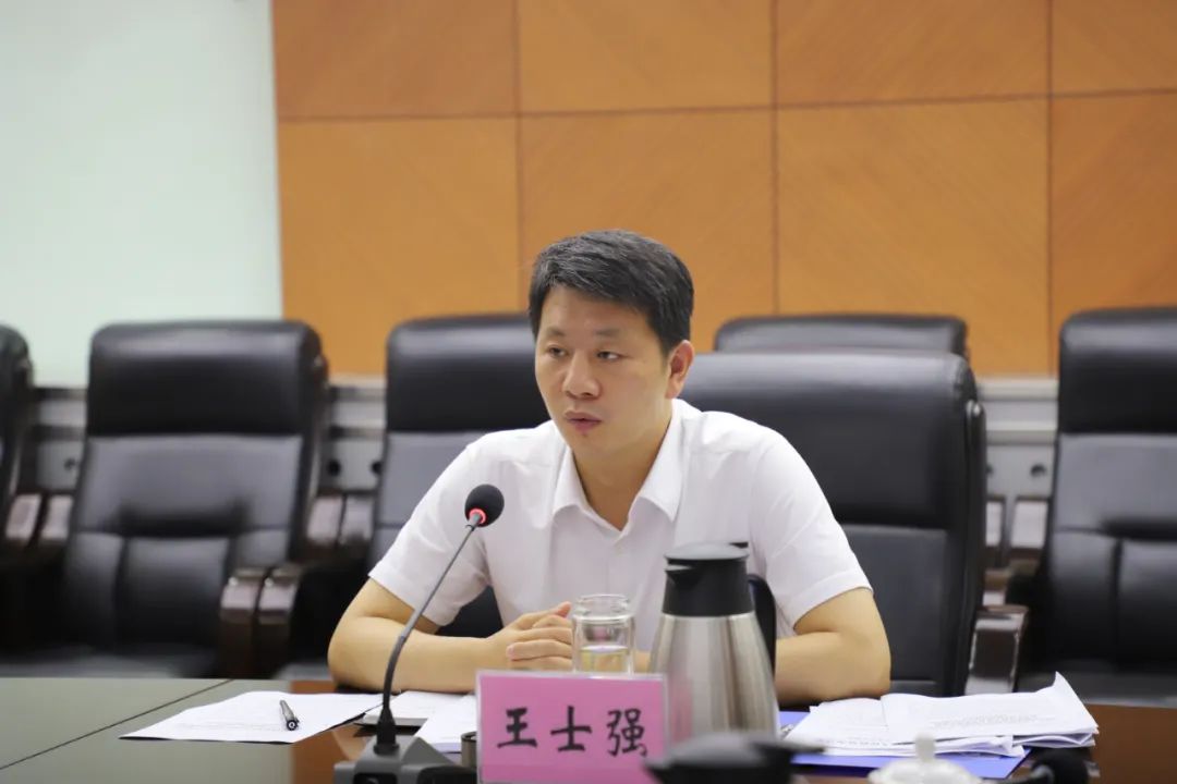 王士强主持召开长清区政府党组理论学习中心组集体学习