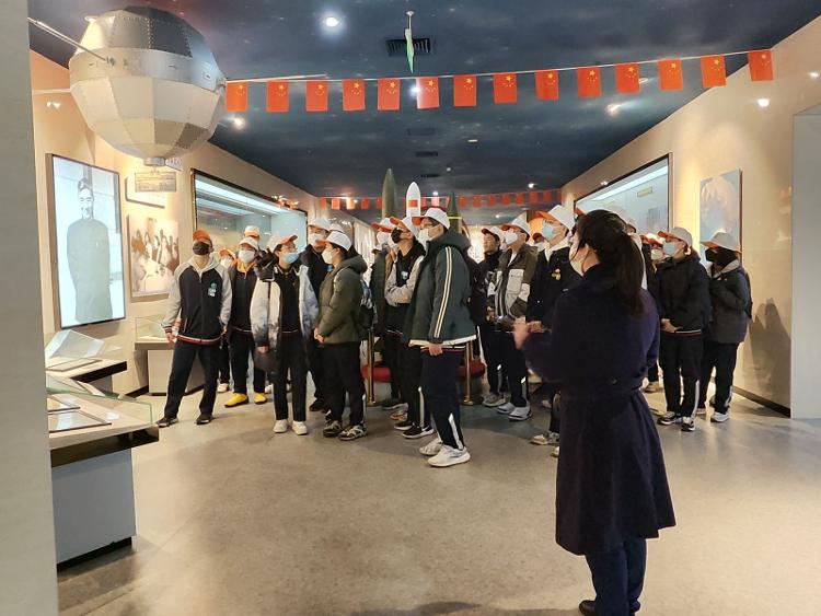 与英语来一场美好邂逅——威海二中开展英语文化节系列活动