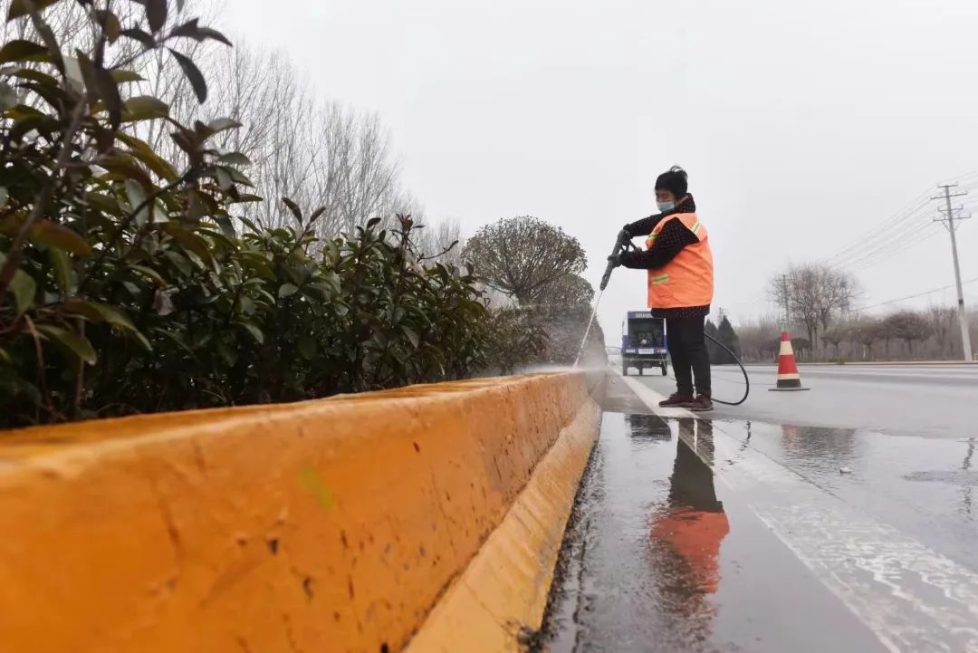 邯郸交通：春季绿化养护忙，提升环境保畅通