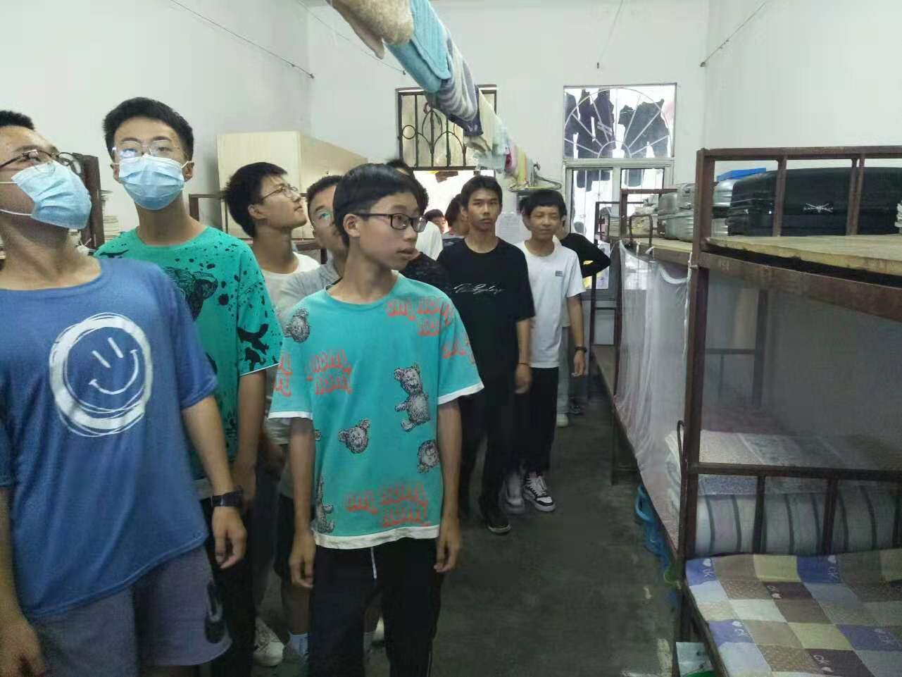 应城二中开展样板寝室布置与展示活动