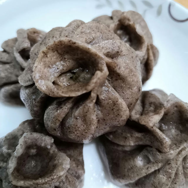 荞麦面包子,杂粮面儿的,更健康