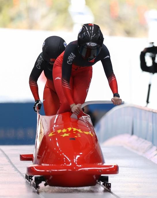 全冬会:怀明明/王璇获女子双人雪车冠军