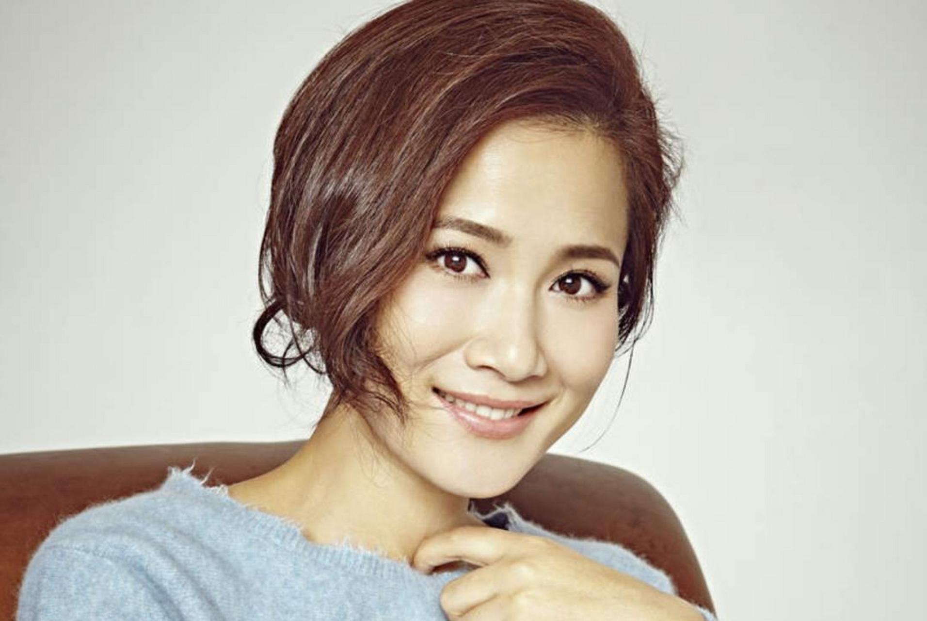 和女儿相依为命,如今她45岁重返年轻 女演员潘雨辰与著名演员侯勇结婚