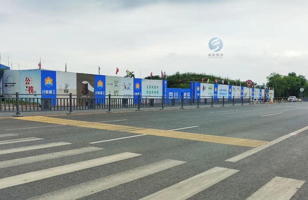 富顺二环路与崇文街交叉口处的隔离栏到底拆不拆?这回明确了