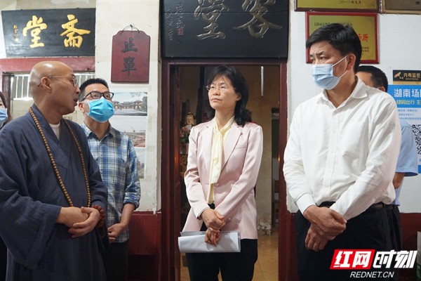 抓紧排查整治 守住安全底线 邱虹督导宗教活动场所安全工作