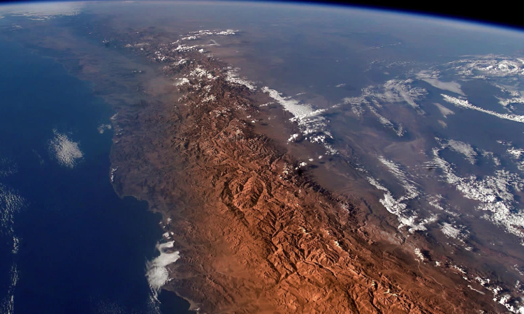 国外最长的海底山脉