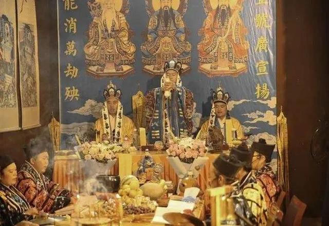 民国海南演义六十二 求神拜佛的邓本殷