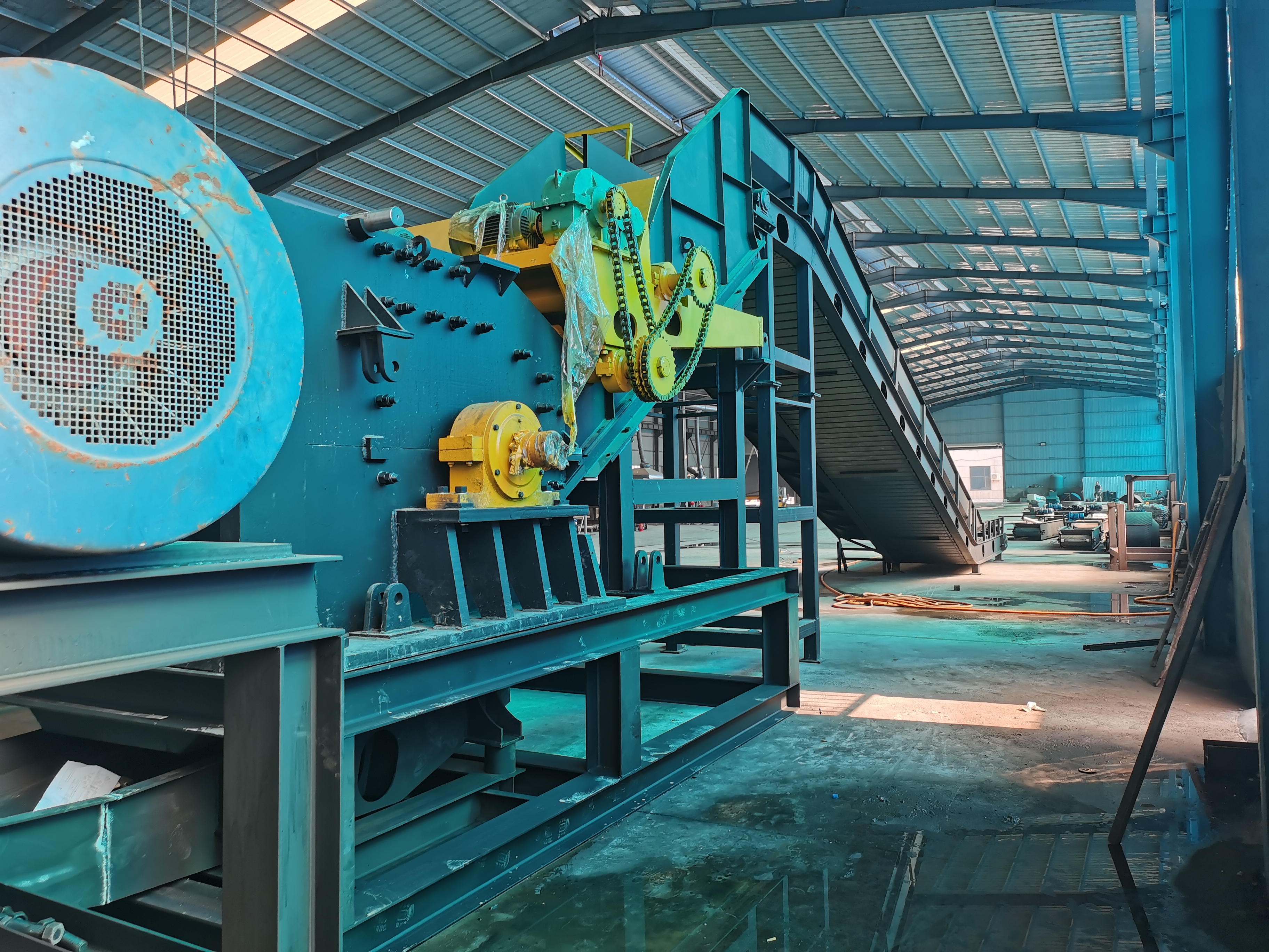 废铝破碎机设备的运行流程是什么?山东春霖破碎机公司告诉您