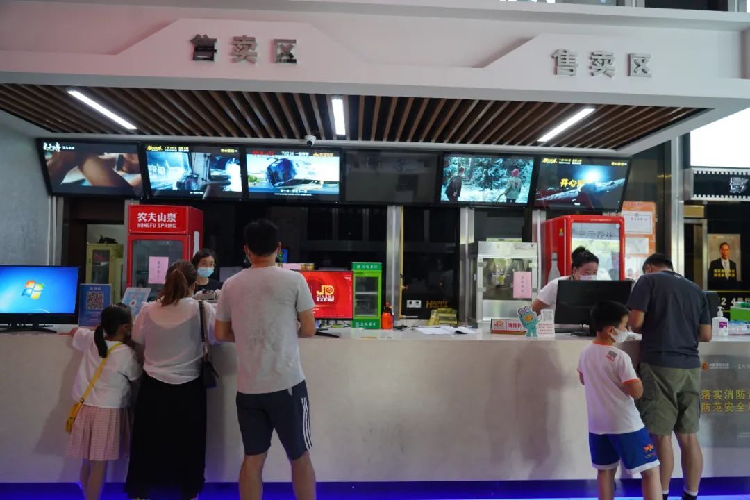 嘉定影剧院迎来恢复开放后的首场演出!还送出了超暖福利