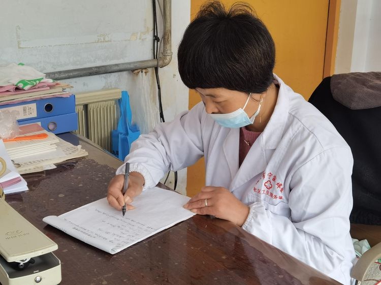 章丘区"出彩宁埠好家庭"事迹展播丨刘春美:一人照顾仨病人,一个肩膀撑