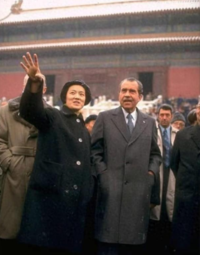 乔冠华为什么开怀大笑 乔冠华为什么开怀大笑